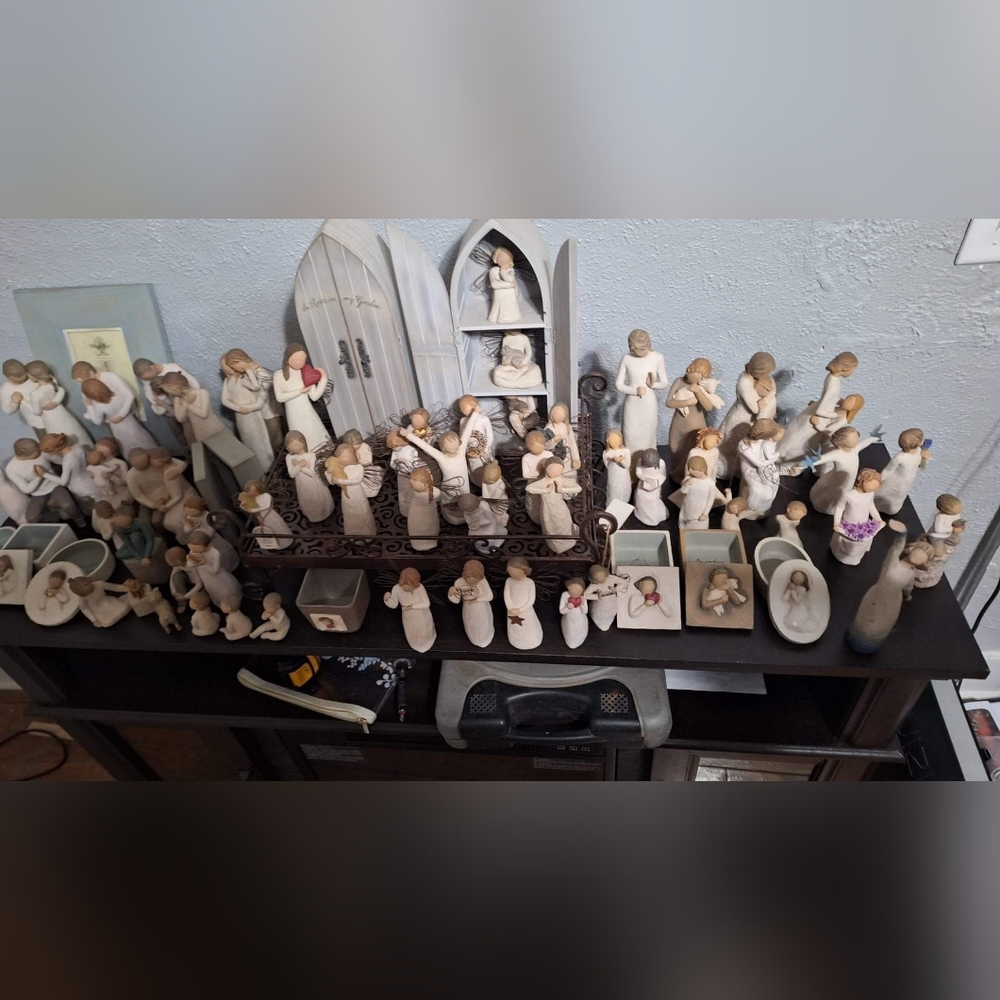 Lots of willow tree figurines for sale cheap